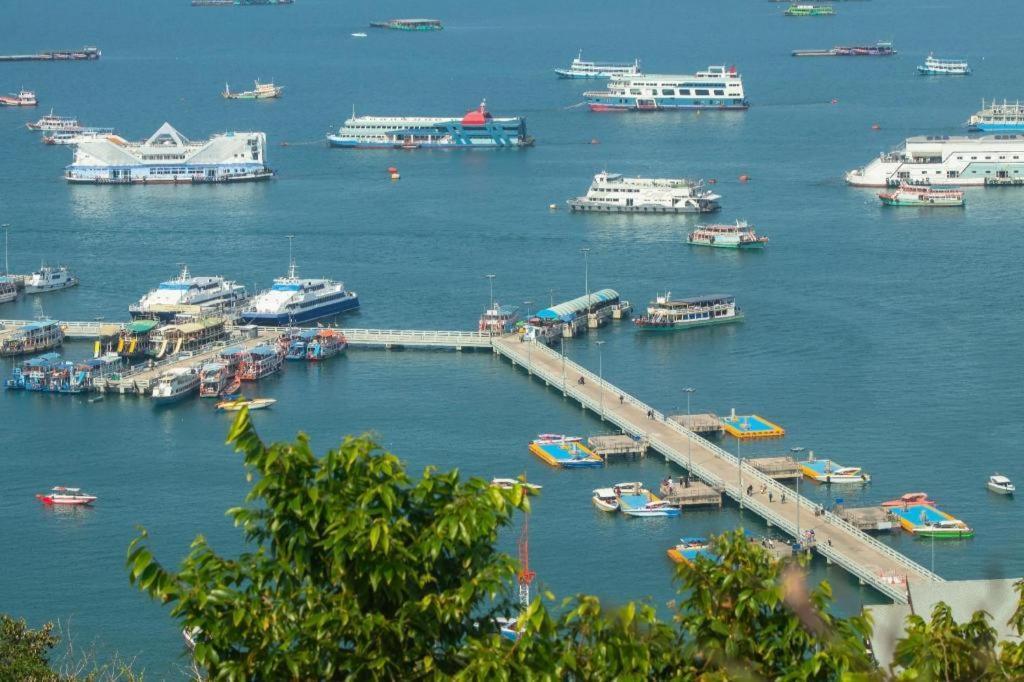 Wiz Hotel Pattaya Buitenkant foto
