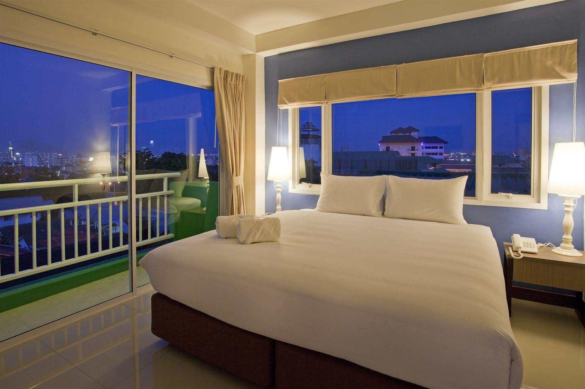 Wiz Hotel Pattaya Buitenkant foto